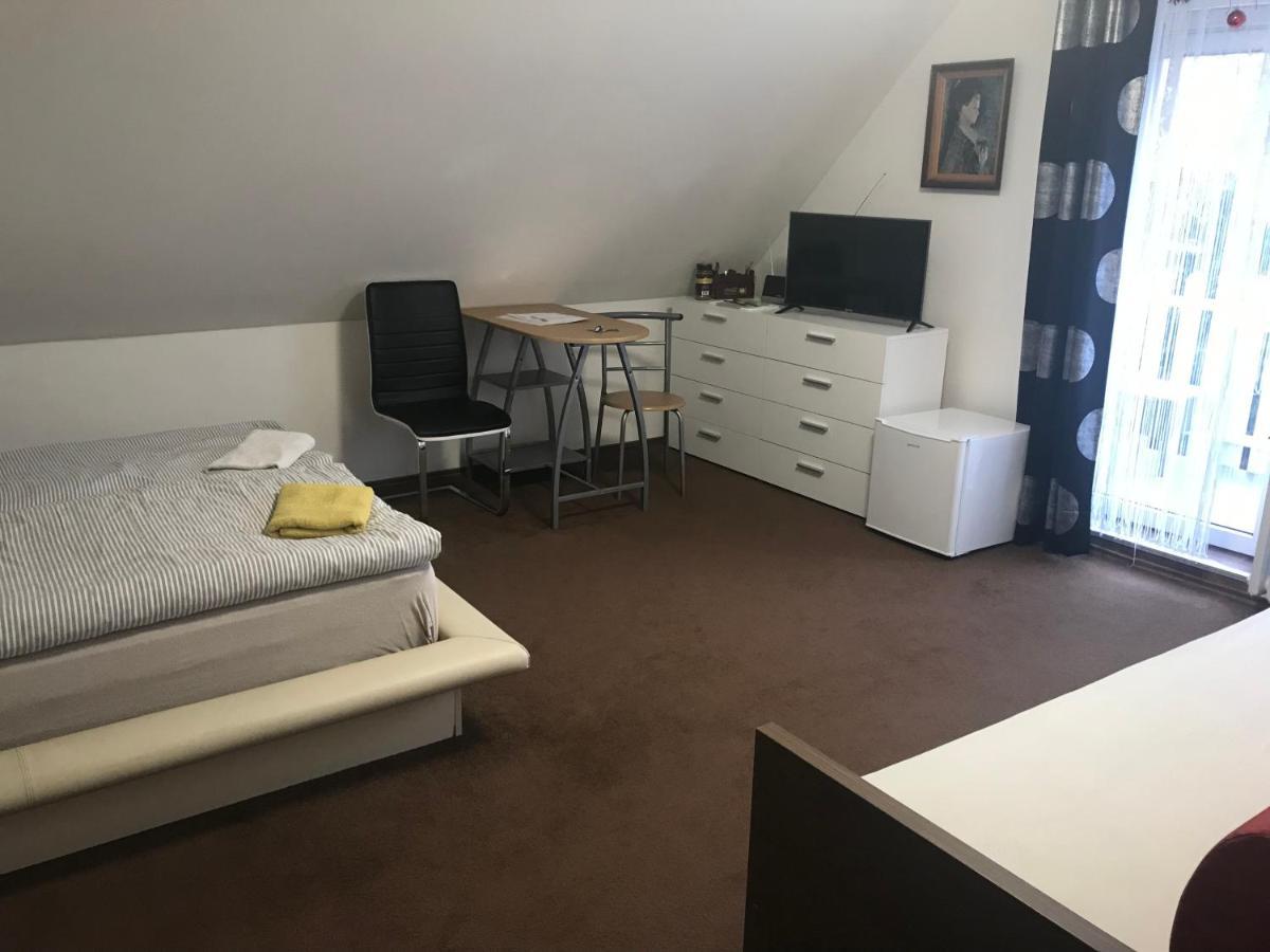 Homestay U Hanky Zdiby Luaran gambar