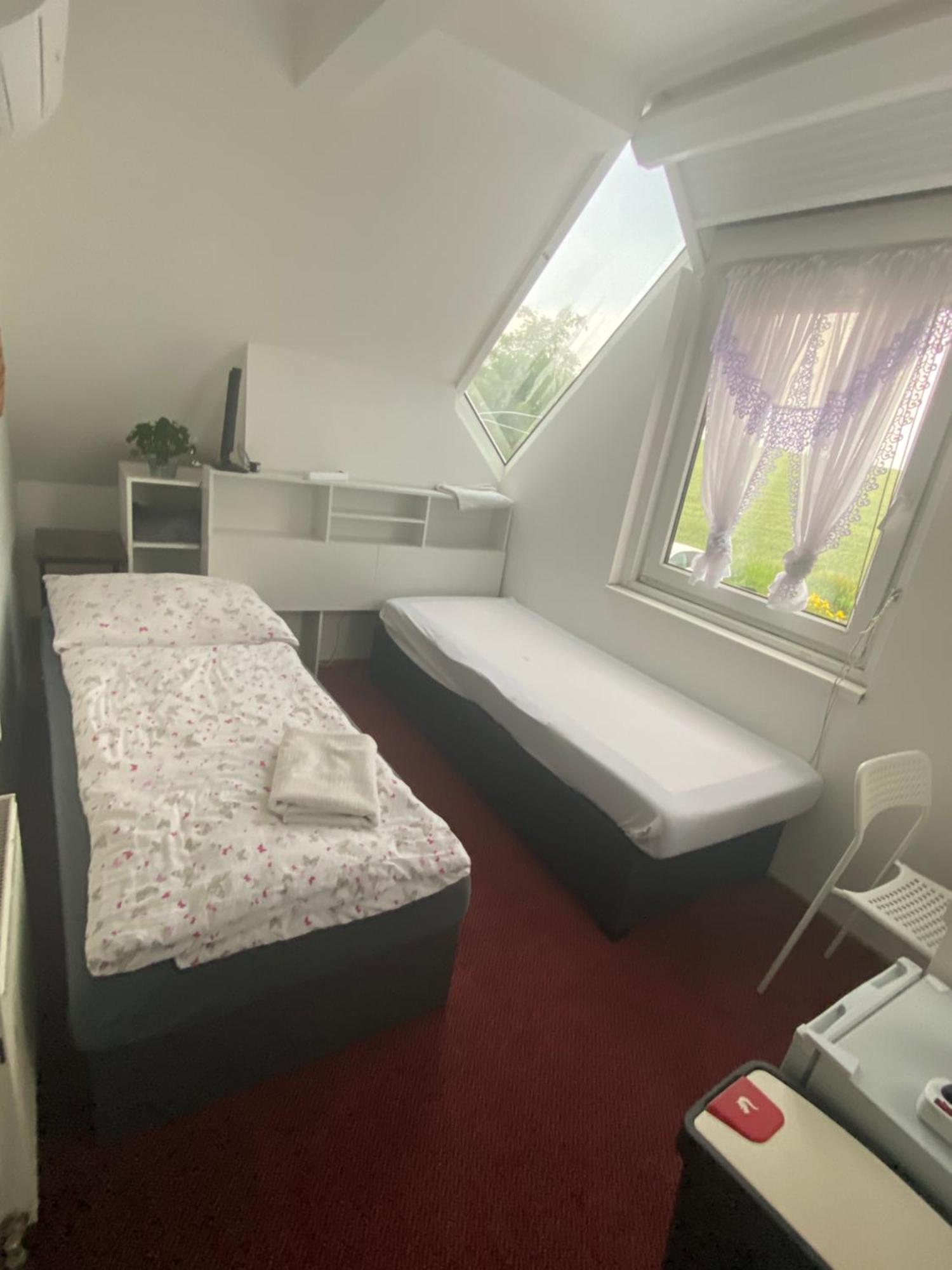 Homestay U Hanky Zdiby Luaran gambar