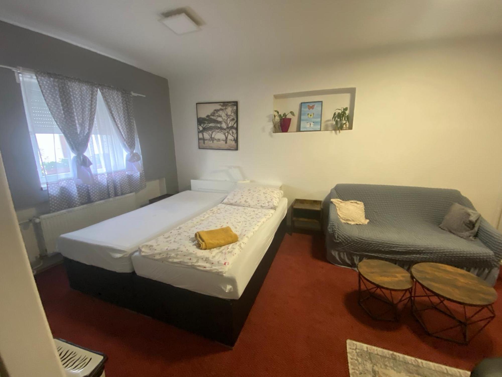 Homestay U Hanky Zdiby Luaran gambar