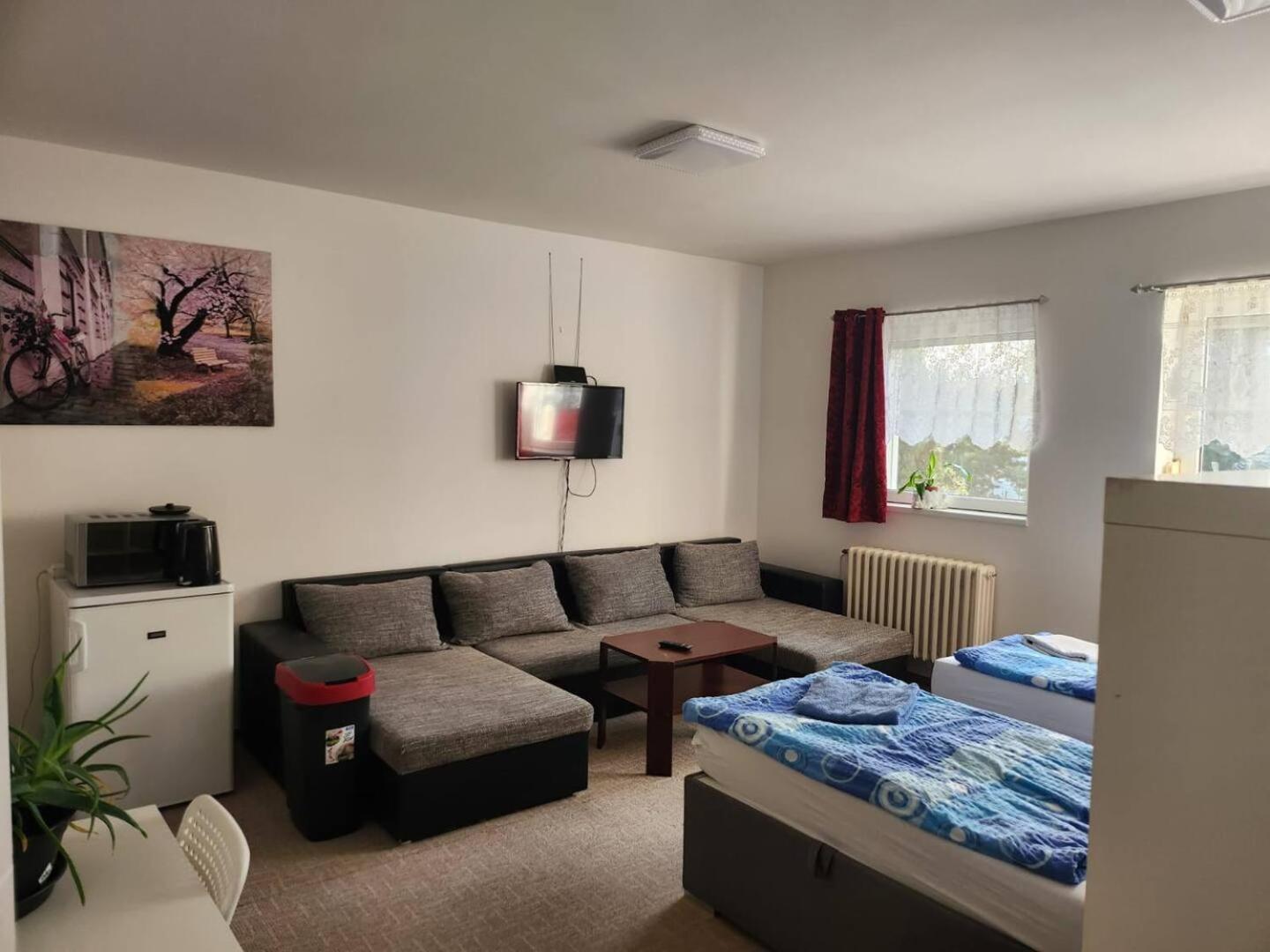Homestay U Hanky Zdiby Luaran gambar